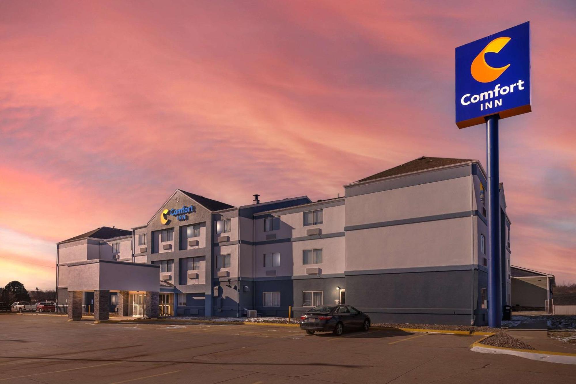 Comfort Inn Davenport East - Bettendorf Давенпорт Екстер'єр фото