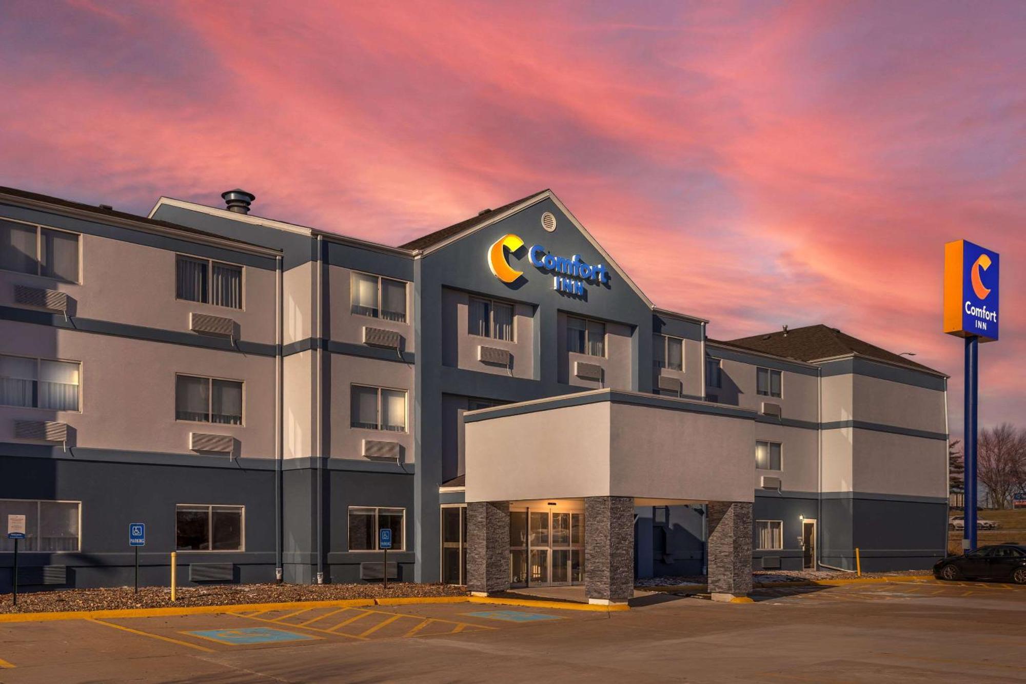 Comfort Inn Davenport East - Bettendorf Давенпорт Екстер'єр фото