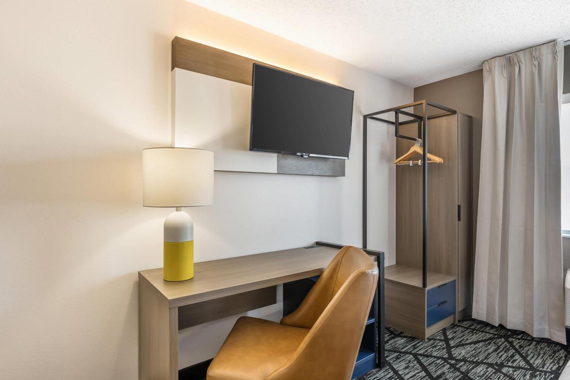 Comfort Inn Davenport East - Bettendorf Давенпорт Екстер'єр фото
