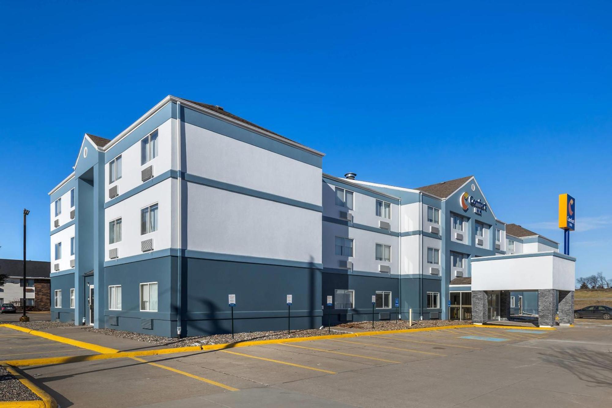 Comfort Inn Davenport East - Bettendorf Давенпорт Екстер'єр фото