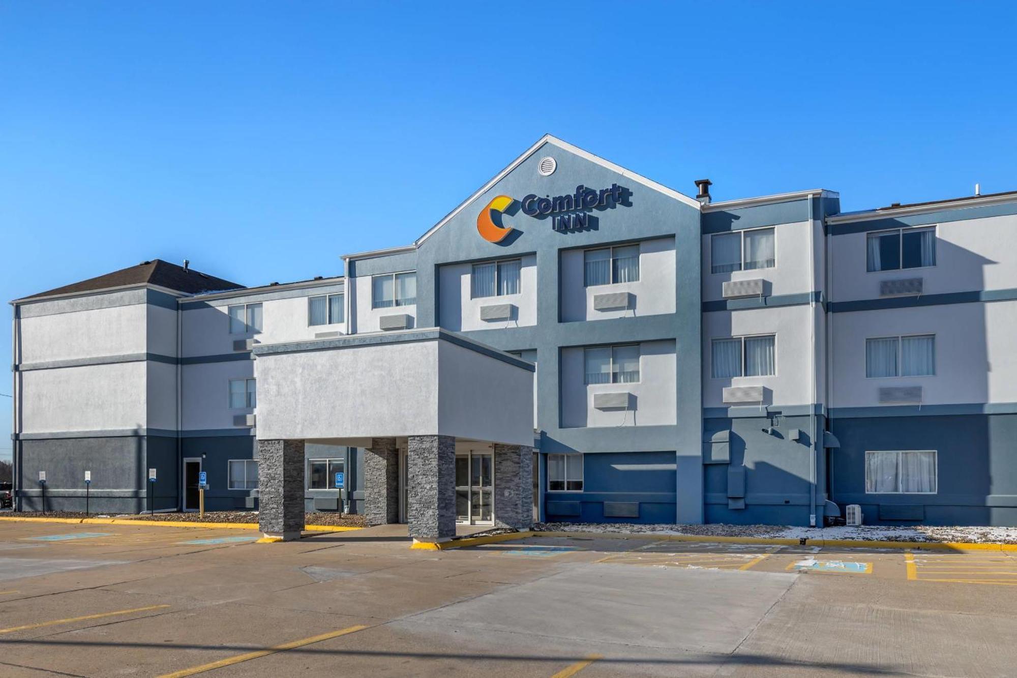 Comfort Inn Davenport East - Bettendorf Давенпорт Екстер'єр фото